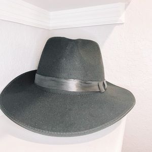 Wide brim  velour Black hat